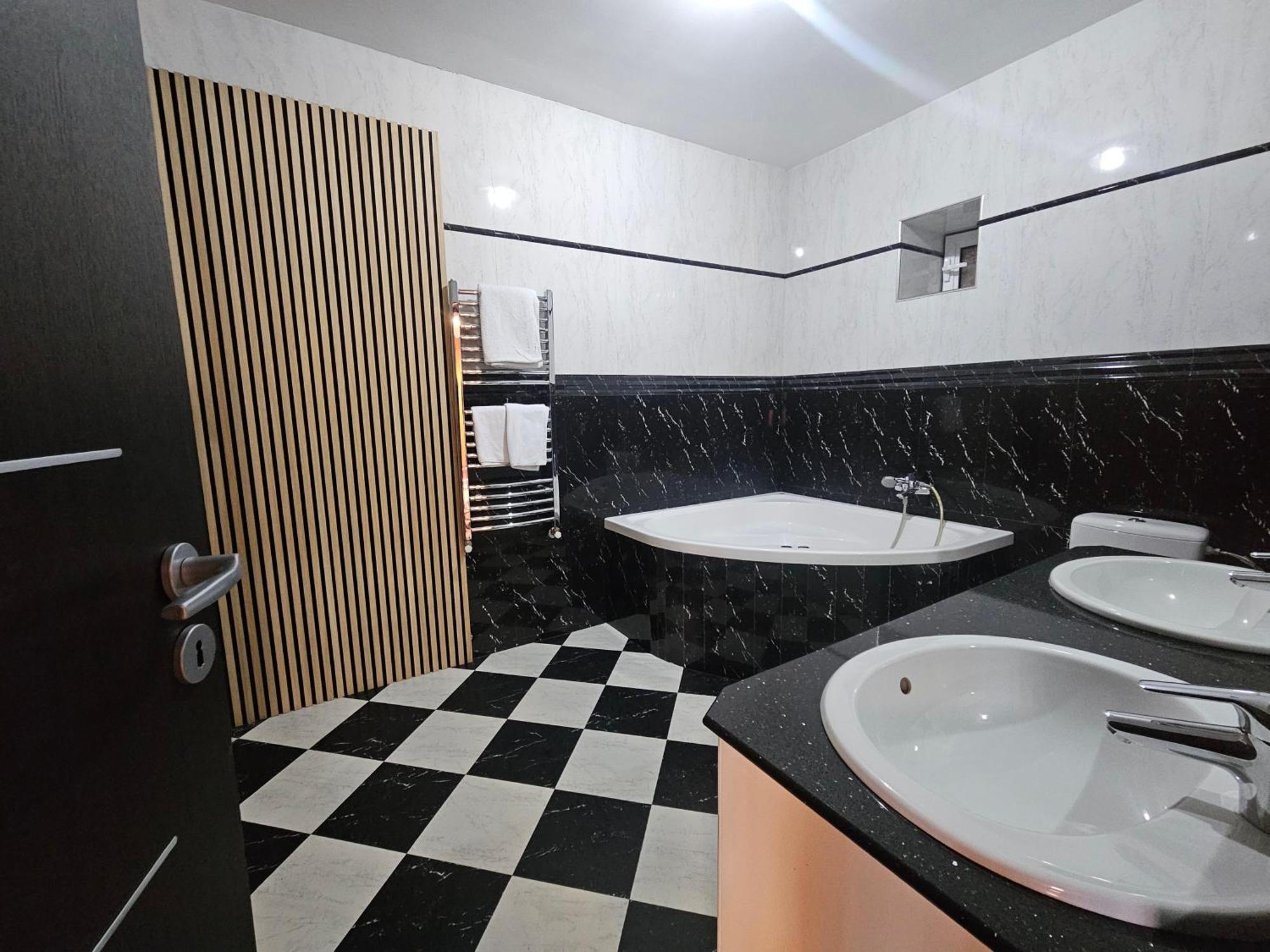 Simple Villa Rooms National Arena Self Check In Букурещ Екстериор снимка