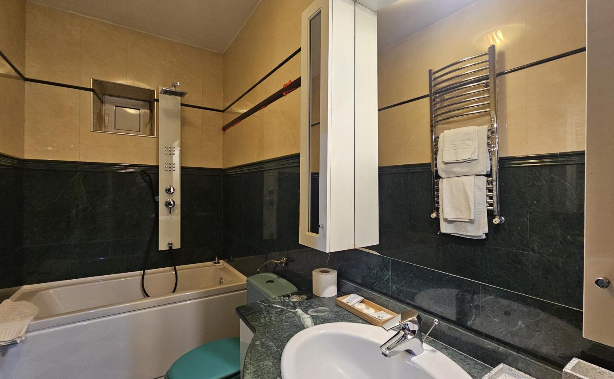 Simple Villa Rooms National Arena Self Check In Букурещ Екстериор снимка